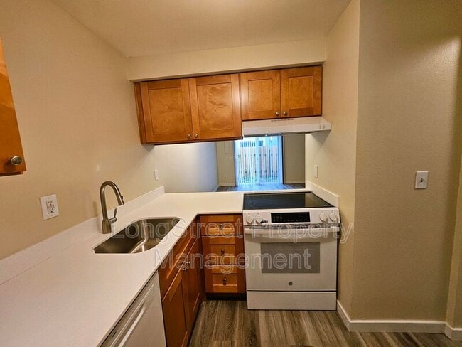 Foto del edificio - 3201 SE Wake St
