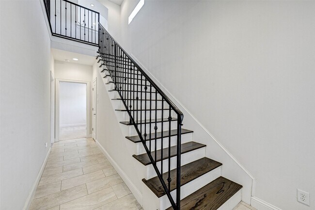 Foto del edificio - 744 W 24th St