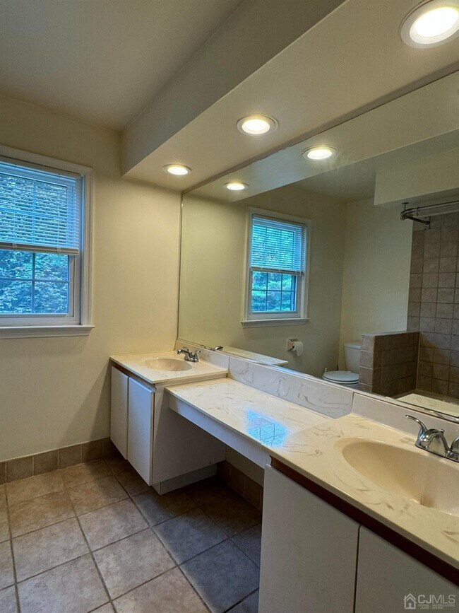 Foto del edificio - 905 Woodhaven Dr