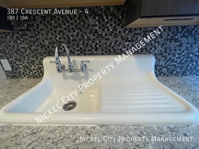 Foto del edificio - 387 Crescent Ave