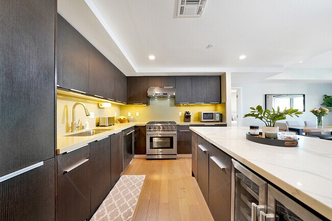 Building Photo - 2939 Leeward Ave