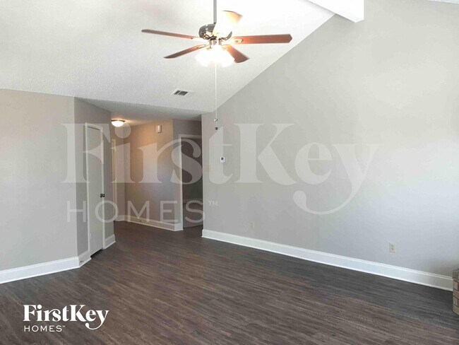 Foto del edificio - 1007 Creighton Ct