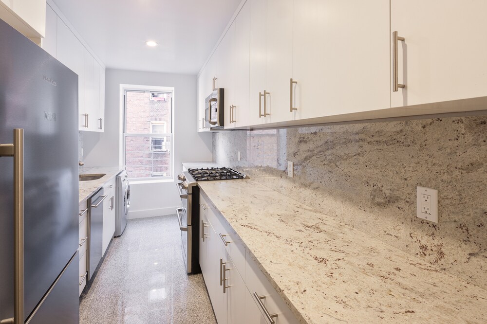 Foto principal - 120 E 19th St