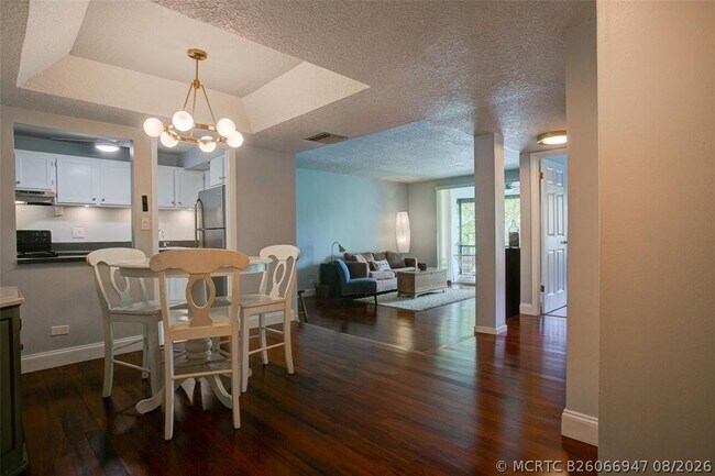 Building Photo - 3740 Inverrary Dr