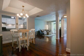 Building Photo - 3740 Inverrary Dr