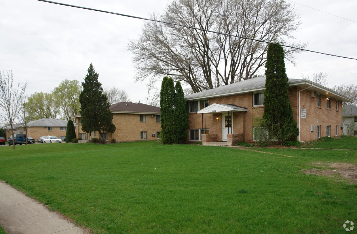 Building Photo - 8818 Old Cedar Ave S