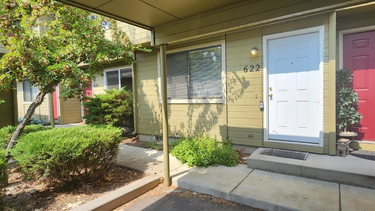 Primary Photo - "Charming 2-Bedroom Retreat with modern co...