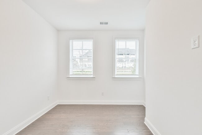 Foto del edificio - 6528 Beacon Dr