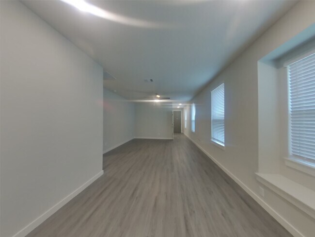 Foto del edificio - 2307 Foster Hl Rd