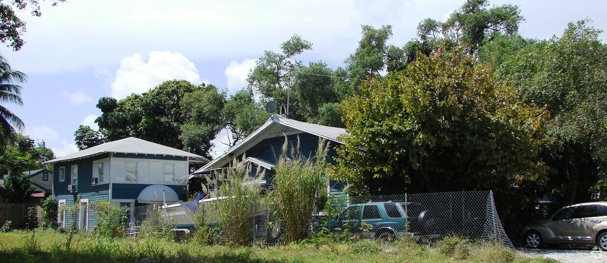 Foto principal - 718 SW 2nd Ct