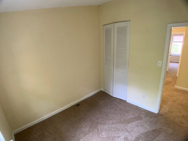 Building Photo - SARA1806