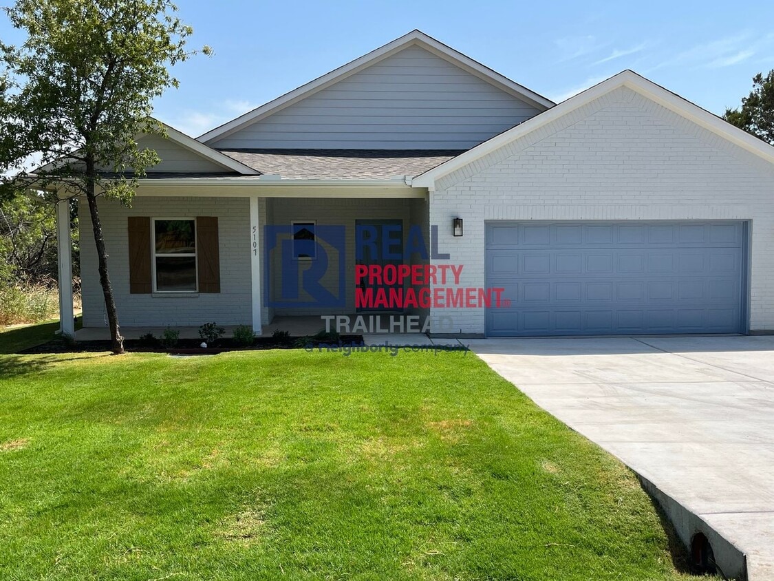 Primary Photo - Stylish 3 Bed, 2 Bath Home in Gated Lakesi...