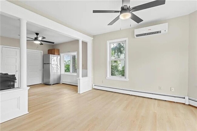 Building Photo - 715 Elm St