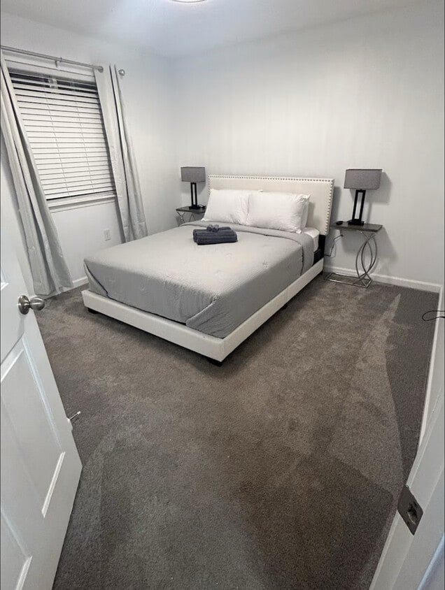 Foto del edificio - Room in Duplex on Albemarle Rd