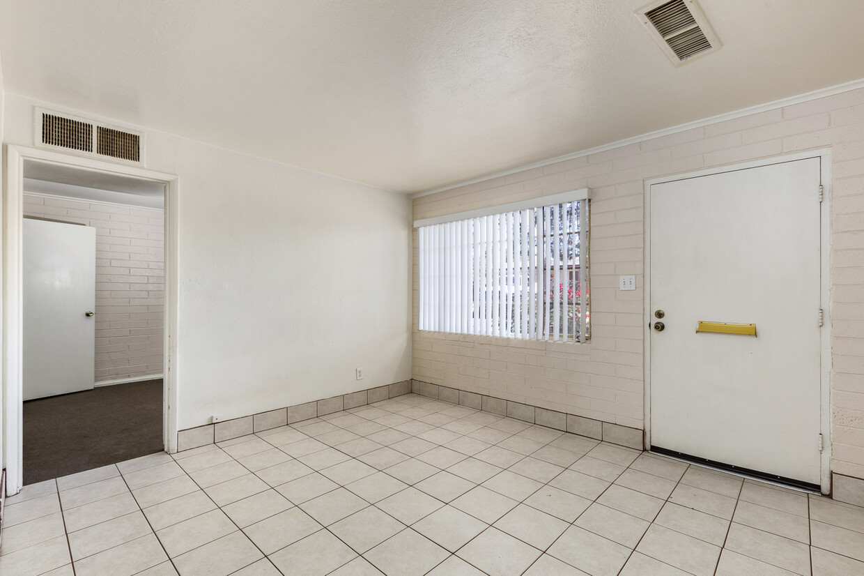 Primary Photo - 2535 N 52nd St