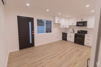 Building Photo - 9726 Mercedes Ave