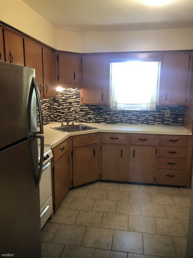 Foto del edificio - 2 br, 1 bath Duplex - 5 Knapp St NW