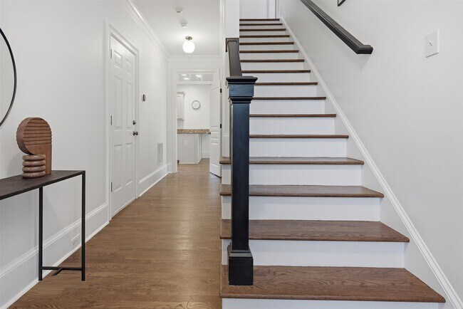 Foto del edificio - 2555 Hazel Dr SE