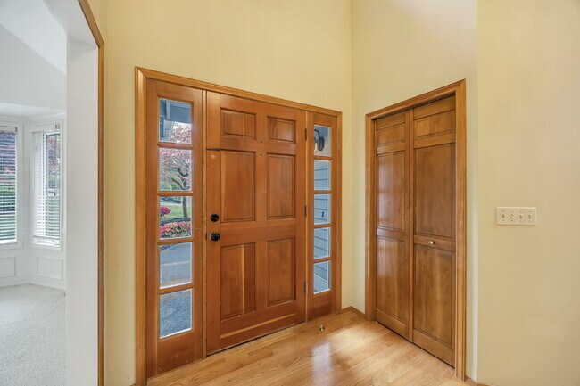 Foto del edificio - Welcome to your new home, located in Deer Creek, where pets are welcome.