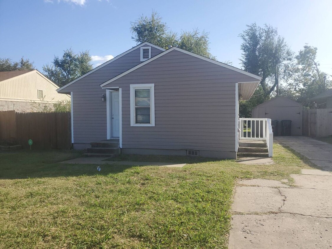 Foto principal - Excellent 2 Bedroom 1 Bath Home is Great L...