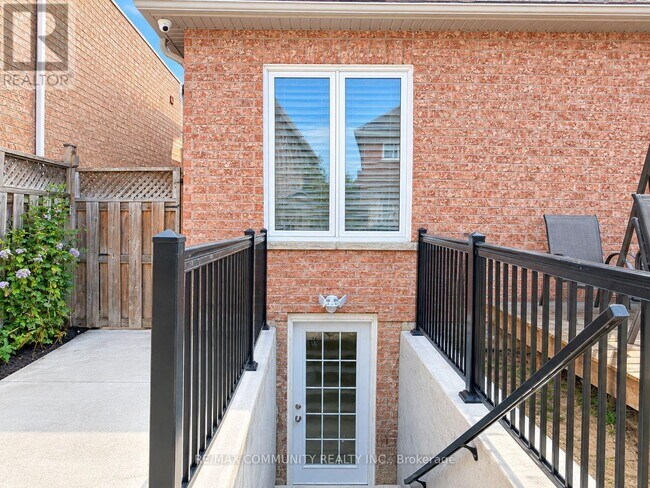 Building Photo - 3 Streamline Dr