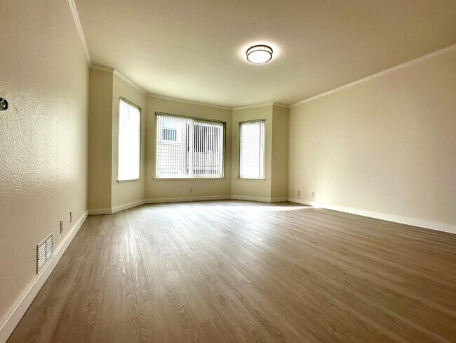 Building Photo - 4710 Cabrillo St