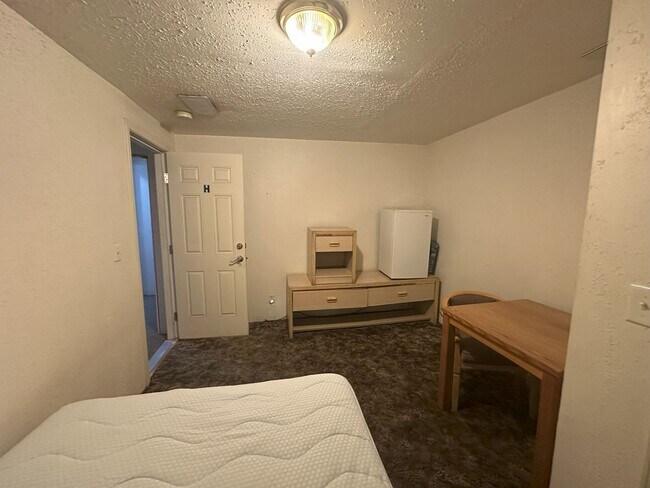Foto del edificio - Shared Apartment For Rent