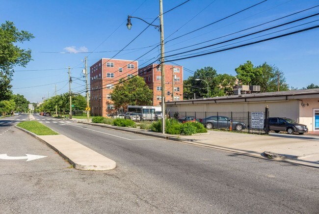 Foto del edificio - 700 51st St NE