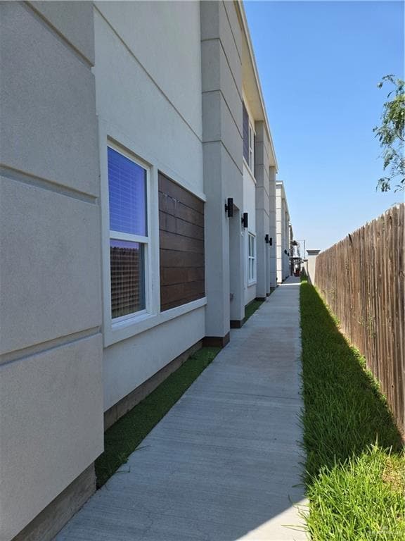 Building Photo - 901 E Yuma Ave