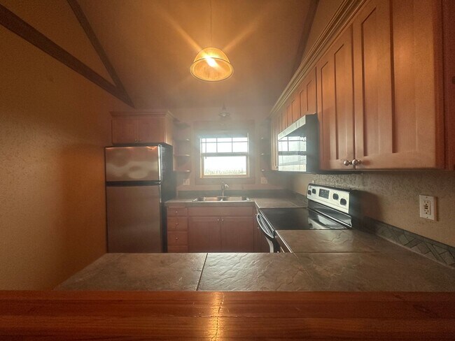 Foto del edificio - 4645 NE Elliott Cir