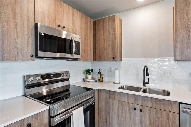 Building Photo - Hidden Hills Townhomes