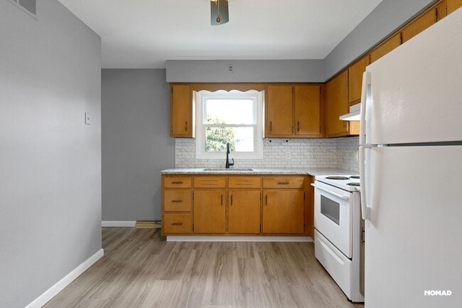 Building Photo - Charming Renovated 2-Bedroom home in an Up...