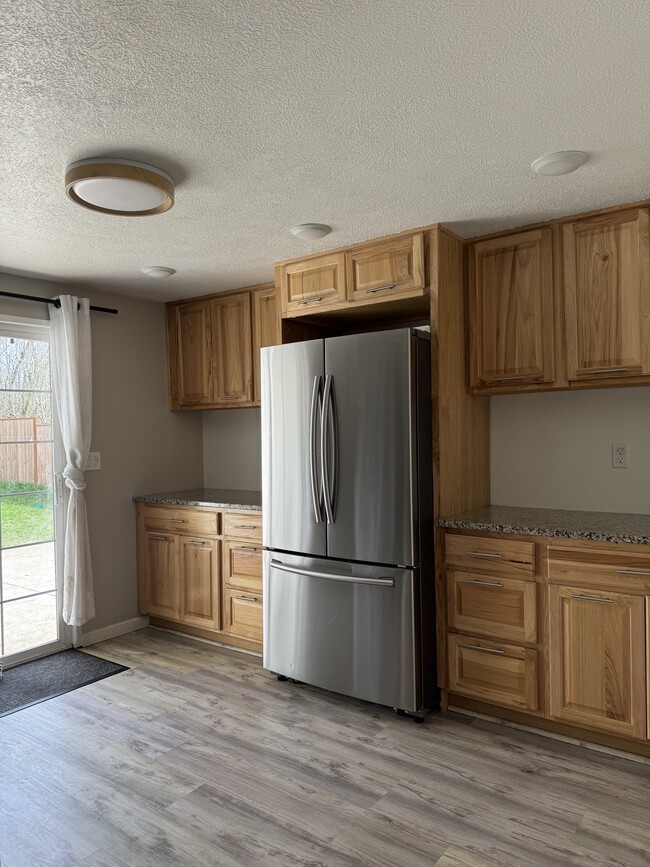 Building Photo - 2327 Don St