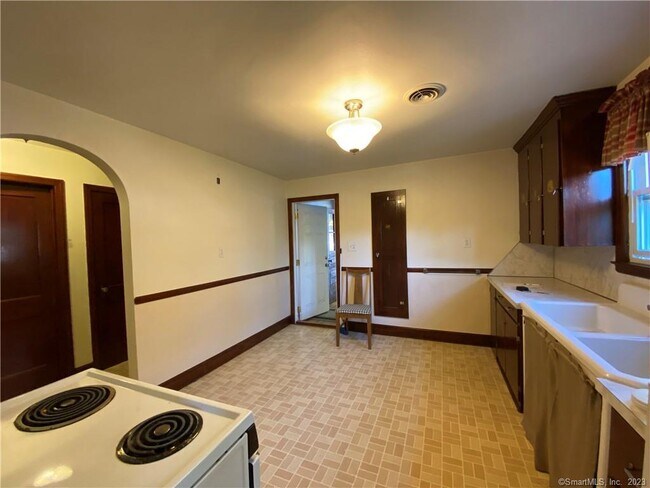 Foto del edificio - 952 Migeon Ave