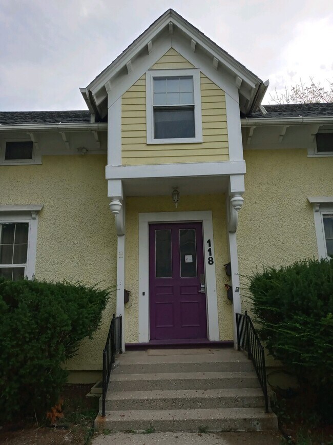 Building Photo - 118 College Pl