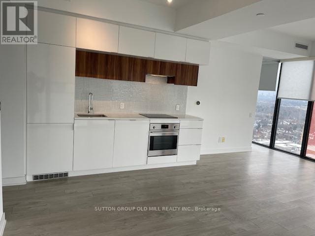 Building Photo - 185 Roehampton Ave