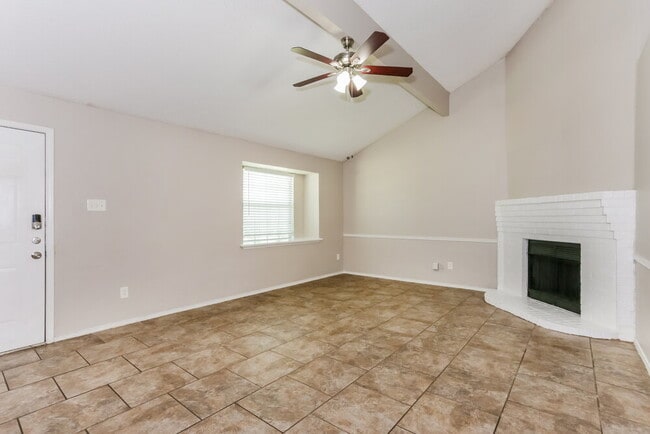 Building Photo - 5532 Four Winds Dr