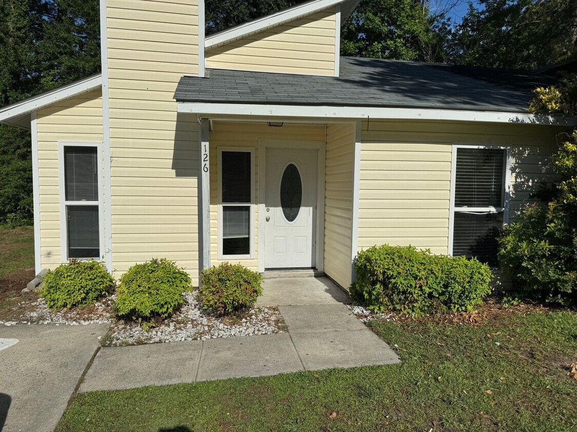 126 Twin Wood Dr Unit 126 Twin Wood, Havelock, NC 28532 Room for Rent