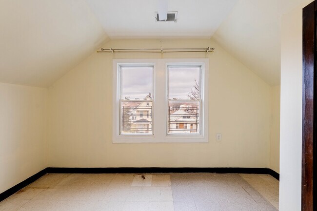 Building Photo - 2419 N Mason Ave
