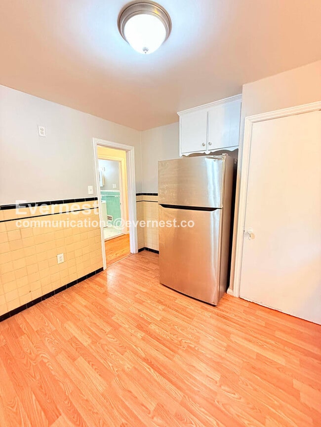 Building Photo - 11009 Roxbury St