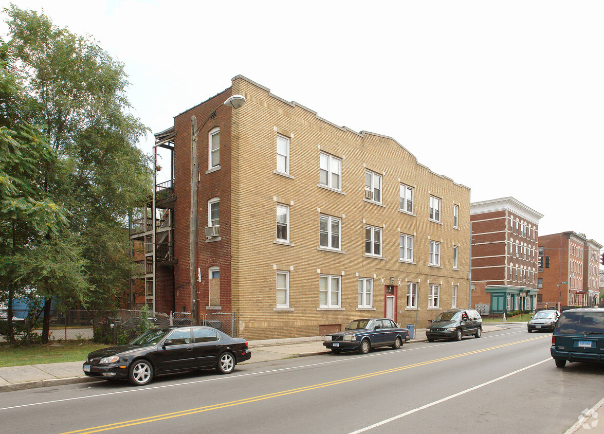 Building Photo - 958-960 Broad St