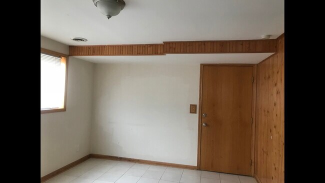 Building Photo - 5218 S Kilbourn Ave