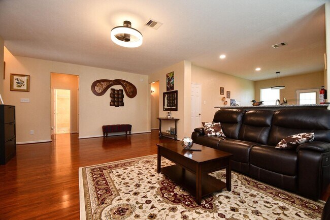 Foto del edificio - 7110 Anaquitas Creek Ct