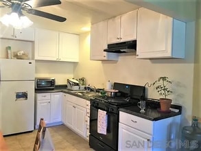 Building Photo - 5920 Streamview Dr