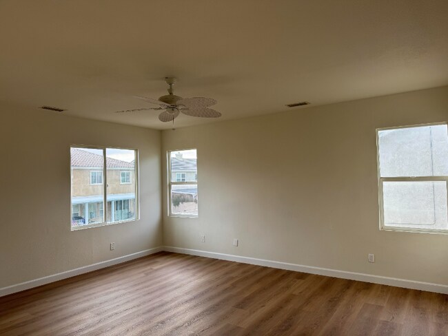 Building Photo - 3048 San Luis Dr