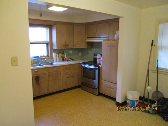 Kitchen - 1602 Division Ave