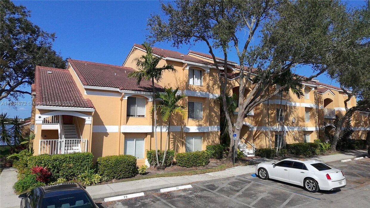 Primary Photo - 2351 NW 33rd St