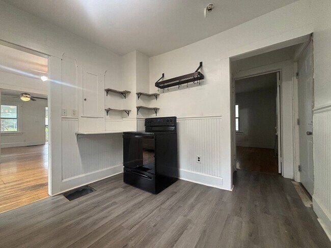 Foto del edificio - Available Now 3 bedroom home on the East s...