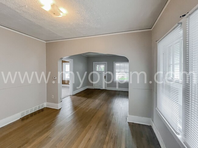Building Photo - 2 Bedroom / 1 Bath Home Near Fontenelle Park!