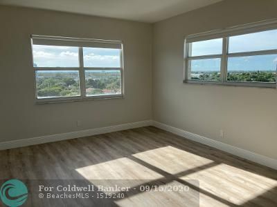 Foto del edificio - 2555 NE 11th St